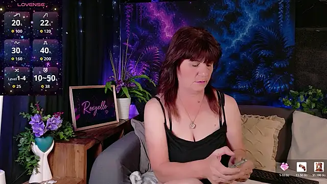 Snapshot of roxyyyrose chatting on 07-29-26, 10:08 roxyyyrose online show from 07-29-26, 10:08