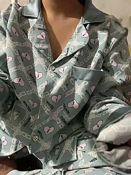 Snapshot of feng-a chatting on 01-15-25, 03:50 feng-a online show from 01-15-25, 03:50