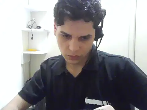 Snapshot of novinho242k chatting on 11-17-25, 04:35 novinho242k online show from 11-17-25, 04:35
