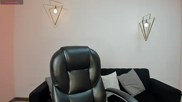 NiaSalvatore online show from 03-16-25, 11:05