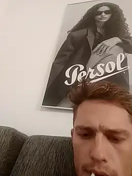 Snapshot of Hessebub chatting on 09-10-25, 01:16 Hessebub online show from 09-10-25, 01:16