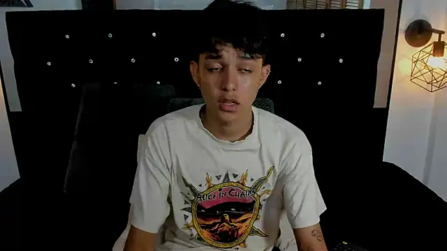 Snapshot of jisuscat chatting on 10-17-25, 09:28 jisuscat online show from 10-17-25, 09:28