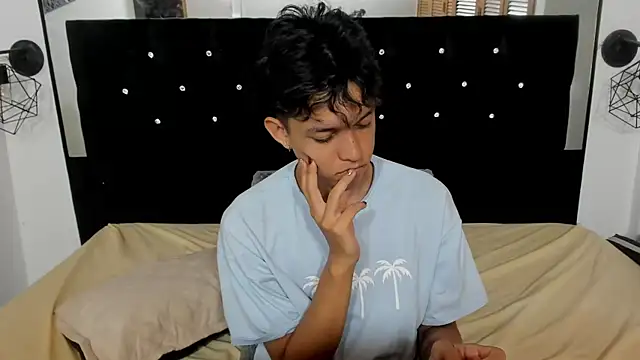 Snapshot of jisuscat chatting on 11-23-25, 06:46 jisuscat online show from 11-23-25, 06:46