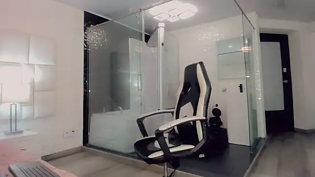 Snapshot of Gisele_fox chatting on 03-12-25, 01:47 Gisele fox online show from 03-12-25, 01:47