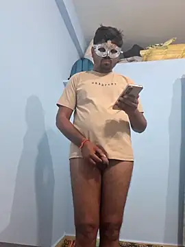 Snapshot of Desi_Heat chatting on 10-21-25, 01:06 Desi Heat online show from 10-21-25, 01:06