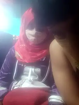 Snapshot of YourHotRandi chatting on 01-10-26, 04:53 YourHotRandi online show from 01-10-26, 04:53