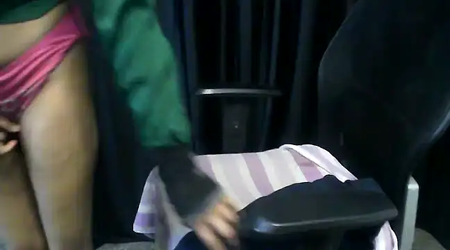 Snapshot of hot-niti chatting on 03-09-25, 10:52 hot-niti online show from 03-09-25, 10:52