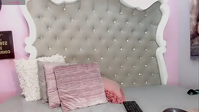 Snapshot of Diva_Smith02 chatting on 01-26-25, 06:06 Diva Smith02 online show from 01-26-25, 06:06