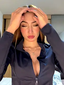 Maddy Jones online show from 11-22-25, 03:38