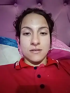 Snapshot of Anniee_x chatting on 06-20-26, 01:30 Anniee x online show from 06-20-26, 01:30