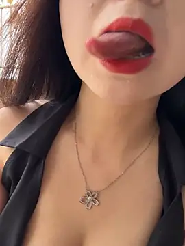 Snapshot of SSSniang- chatting on 07-31-26, 11:37 SSSniang- online show from 07-31-26, 11:37