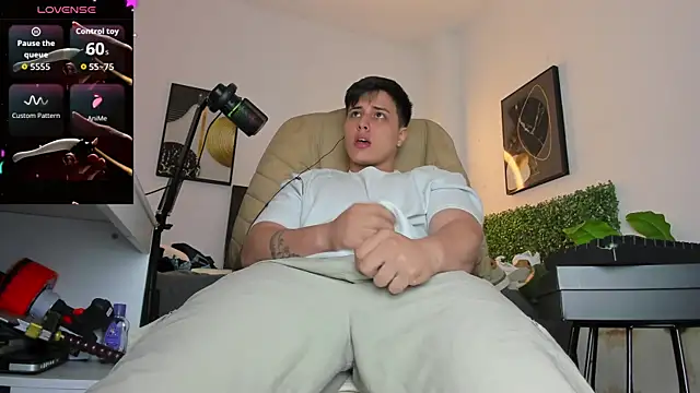 Snapshot of Thom_Ohtani chatting on 02-05-26, 04:44 Thom Ohtani online show from 02-05-26, 04:44