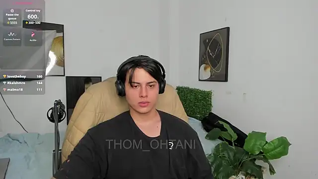 Snapshot of Thom_Ohtani chatting on 06-07-26, 05:55 Thom Ohtani online show from 06-07-26, 05:55
