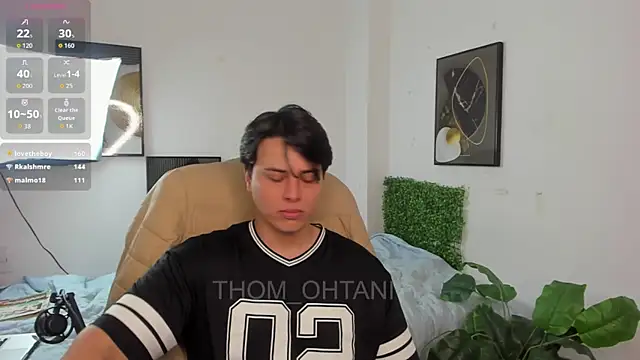 Snapshot of Thom_Ohtani chatting on 06-10-26, 01:28 Thom Ohtani online show from 06-10-26, 01:28