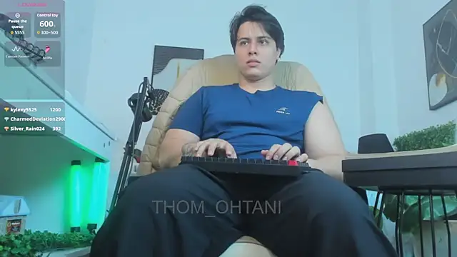 Snapshot of Thom_Ohtani chatting on 06-25-26, 05:12 Thom Ohtani online show from 06-25-26, 05:12
