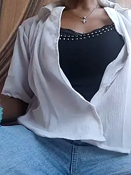 Snapshot of Barbie_183 chatting on 03-19-25, 12:56 Barbie 183 online show from 03-19-25, 12:56