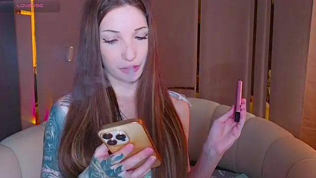 Snapshot of emilytrays chatting on 07-17-26, 02:56 emilytrays online show from 07-17-26, 02:56