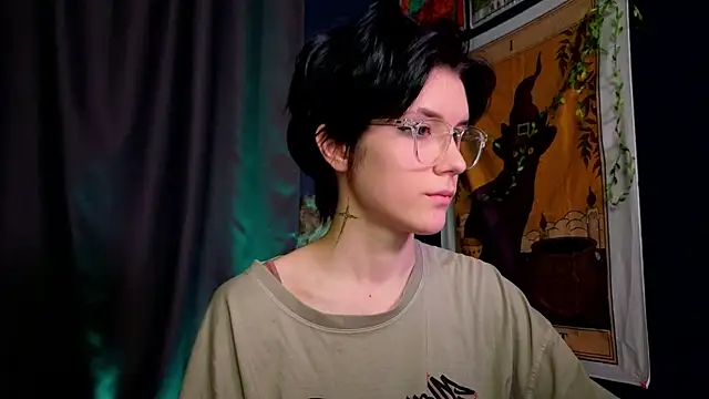 Snapshot of Hyeon_Jin chatting on 01-04-25, 09:31 Hyeon Jin online show from 01-04-25, 09:31