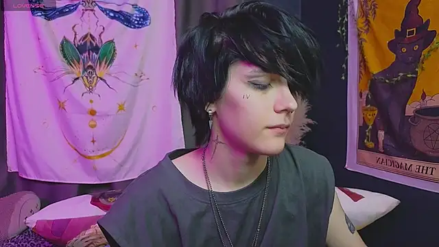 Snapshot of Hyeon_Jin chatting on 01-21-25, 07:39 Hyeon Jin online show from 01-21-25, 07:39