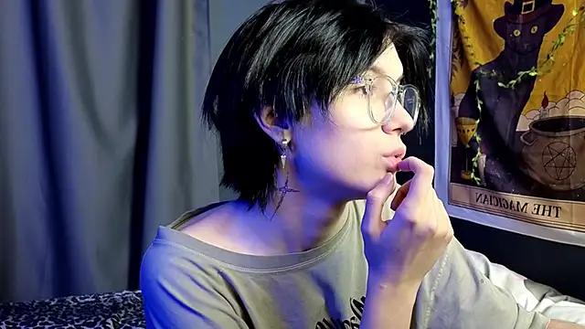 Snapshot of Hyeon_Jin chatting on 02-02-25, 08:41 Hyeon Jin online show from 02-02-25, 08:41