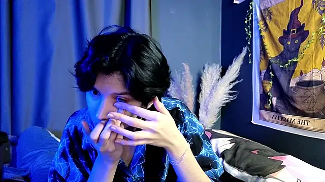 Snapshot of Hyeon_Jin chatting on 02-10-25, 08:31 Hyeon Jin online show from 02-10-25, 08:31