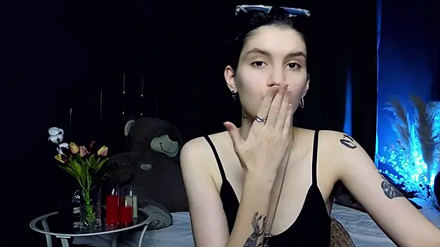 Snapshot of Hyeon_Jin chatting on 03-20-25, 10:10 Hyeon Jin online show from 03-20-25, 10:10