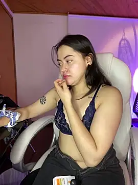 Snapshot of Camila_pinkk chatting on 05-19-26, 01:50 Camila pinkk online show from 05-19-26, 01:50