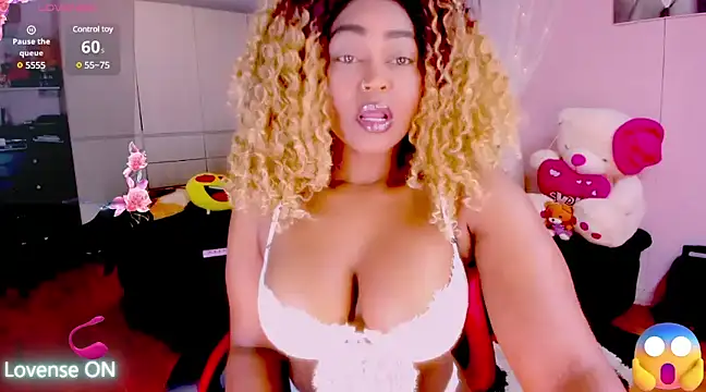 Snapshot of Aliana_Ross chatting on 03-11-25, 08:09 Aliana Ross online show from 03-11-25, 08:09