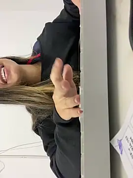 Snapshot of LuizaDiaz chatting on 02-07-25, 01:22 LuizaDiaz online show from 02-07-25, 01:22