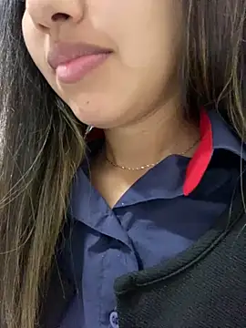 Snapshot of LuizaDiaz chatting on 02-10-25, 01:33 LuizaDiaz online show from 02-10-25, 01:33