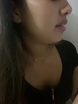 Snapshot of LuizaDiaz chatting on 02-14-25, 09:43 LuizaDiaz online show from 02-14-25, 09:43