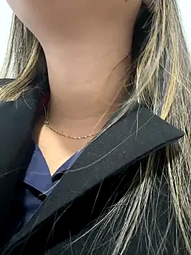 Snapshot of LuizaDiaz chatting on 10-23-25, 08:40 LuizaDiaz online show from 10-23-25, 08:40