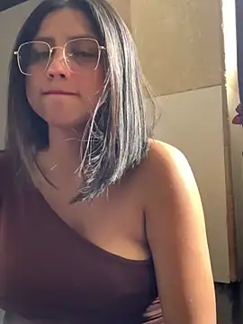 Snapshot of Adrianisx chatting on 01-24-25, 04:17 Adrianisx online show from 01-24-25, 04:17