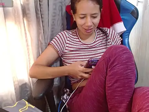 Danielagomez33 online show from 04-14-26, 01:06