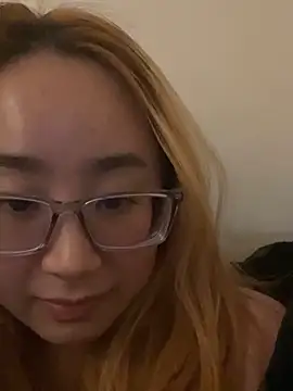 Snapshot of suki889 chatting on 01-11-25, 05:18 suki889 online show from 01-11-25, 05:18