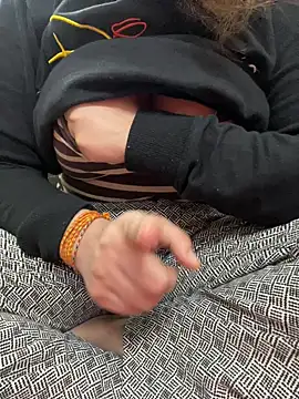 Red-Magic-25 online show from 12-21-25, 05:58