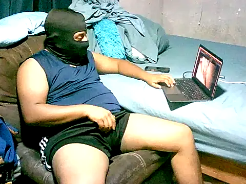 Snapshot of SergCarMX1 chatting on 06-18-26, 04:13 SergCarMX1 online show from 06-18-26, 04:13