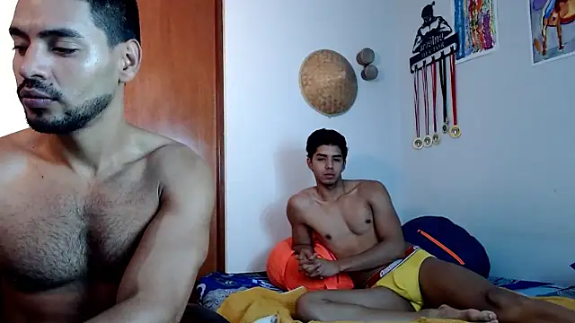 HOTLATINO2025 online show from 01-15-26, 04:00