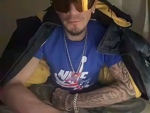 Snapshot of badboy366 chatting on 06-06-26, 04:39 badboy366 online show from 06-06-26, 04:39