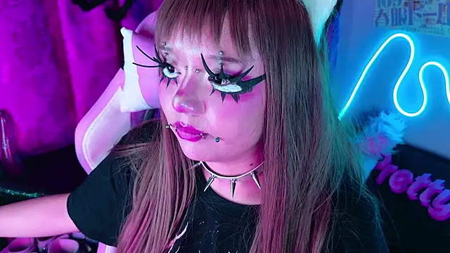 LaytonBox online show from 03-03-25, 02:47