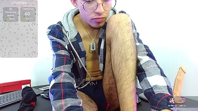 Snapshot of Axel_tay chatting on 03-07-25, 04:02 Axel tay online show from 03-07-25, 04:02