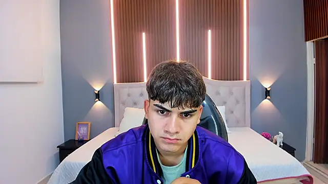 Tommy18   online show from 10-30-25, 03:41