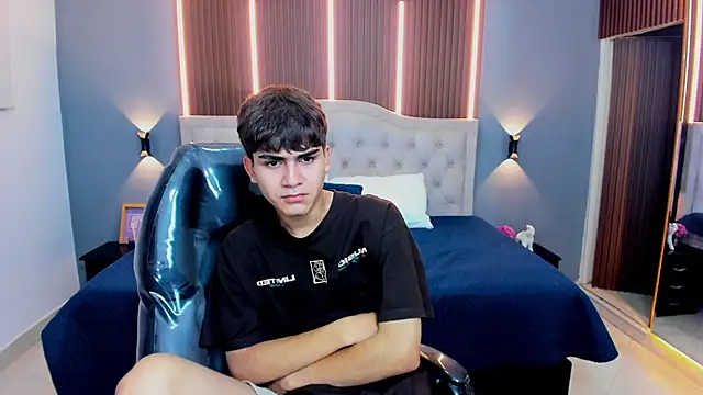 Tommy18   online show from 11-15-25, 03:48