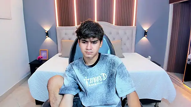 Tommy18   online show from 02-07-26, 03:21