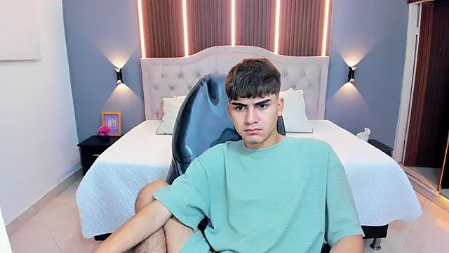 Tommy18   online show from 02-08-26, 03:21