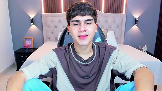 Snapshot of Tommy18__ chatting on 06-21-26, 03:09 Tommy18 online show from 06-21-26, 03:09