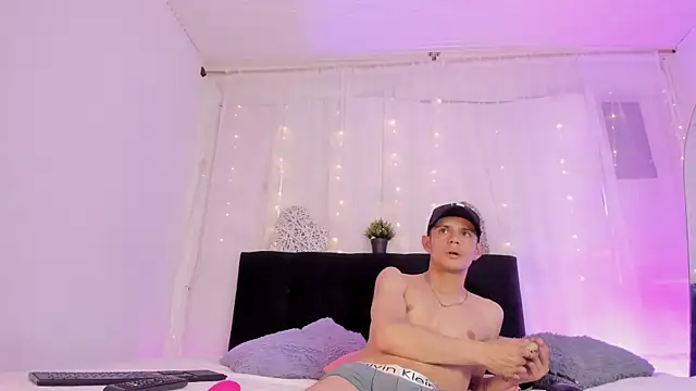 Bonny and carrot online show from 10-22-25, 07:13