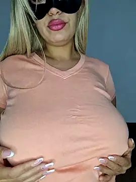 Snapshot of nonalona199999 chatting on 11-12-25, 11:25 nonalona199999 online show from 11-12-25, 11:25