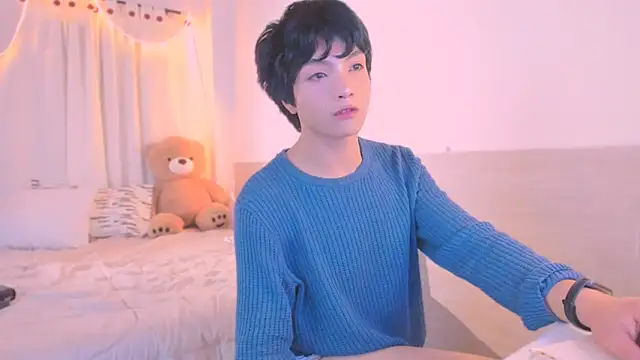 AllanYong18 online show from 11-06-25, 05:19