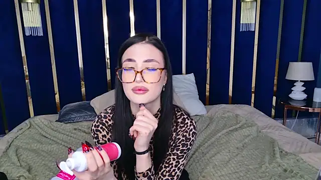 Snapshot of EmmaLawrens chatting on 02-07-25, 03:41 EmmaLawrens online show from 02-07-25, 03:41